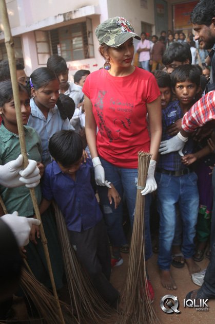 Lakshmi-Manchu-Joins-Swachh-Bharath-Campaign-in-Film-Nagar